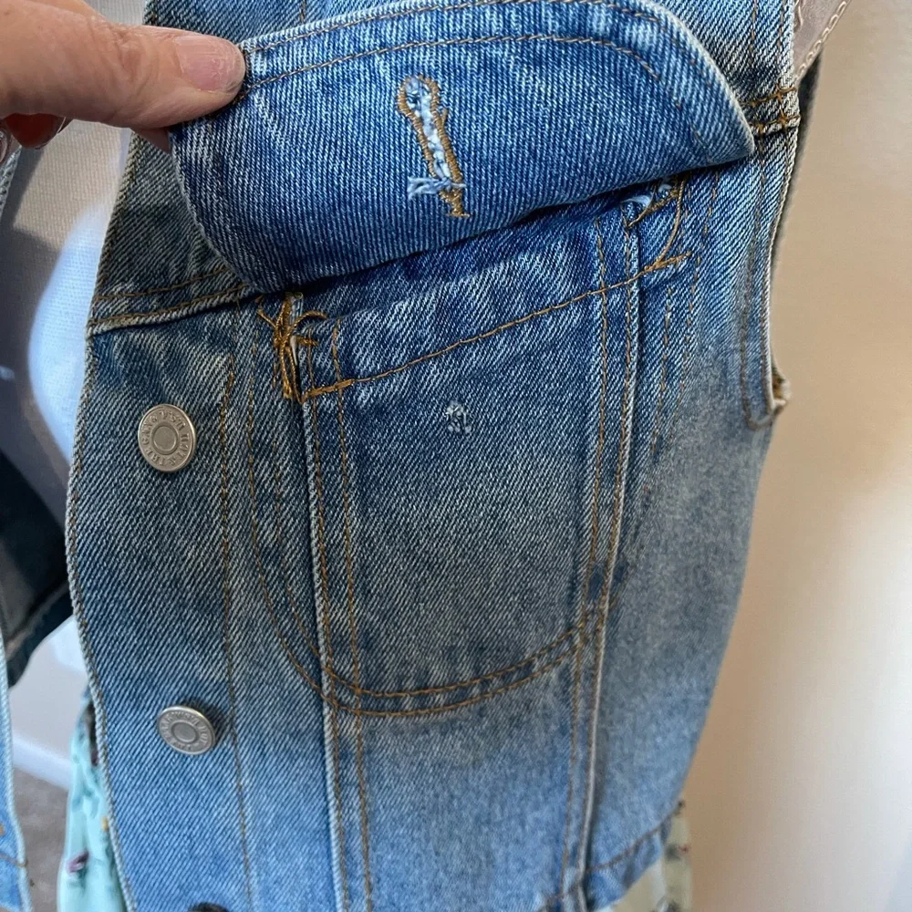 Beautiful Jean vest jacket with matching color collar to skirt set - Picture 6 of 7